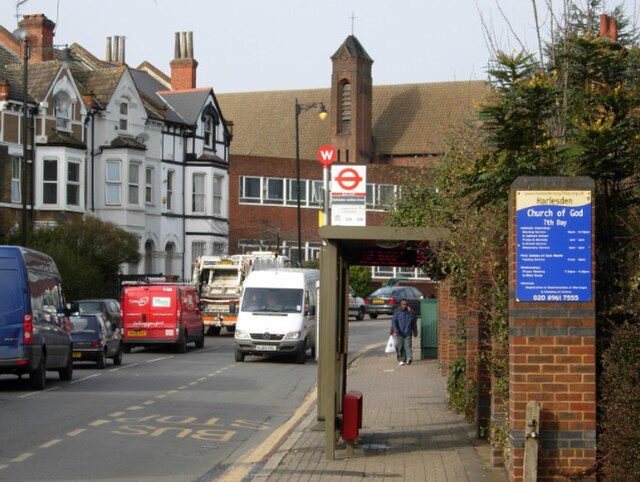 Man Arrested After Police Pursuit Ends in Three-Vehicle Collision in Queens Park