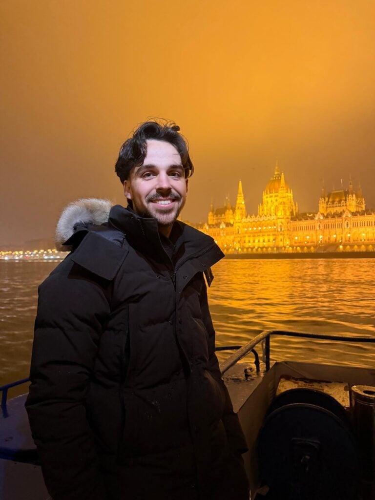 Young Man, 22, Fatally Stabbed In Croydon Seven Arrested After Dawn Attack Metropolitan Police