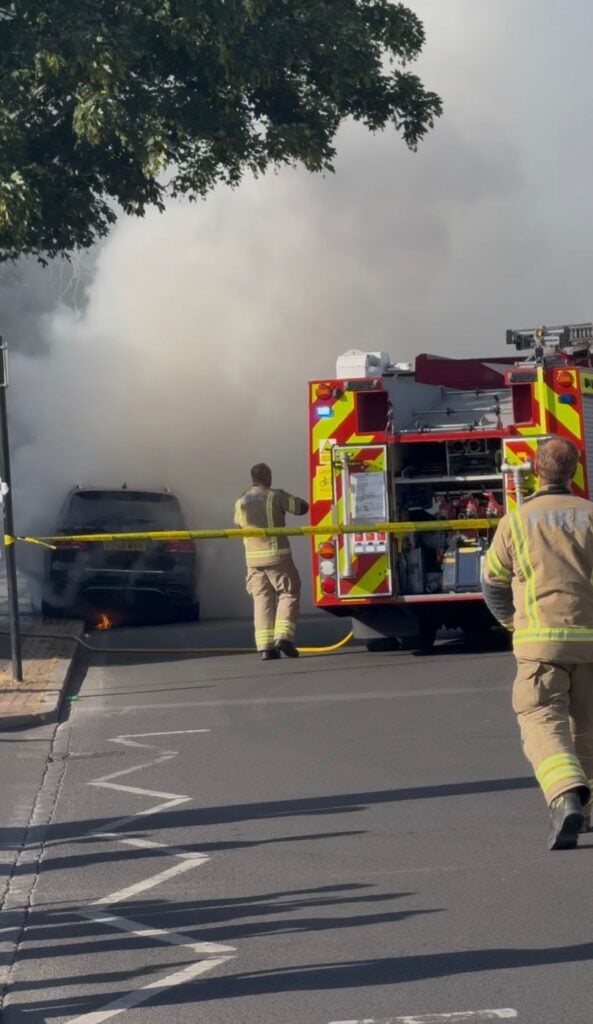 Car Bursts Into Flames on Whitehorse Road, Croydon Exclusive Footage